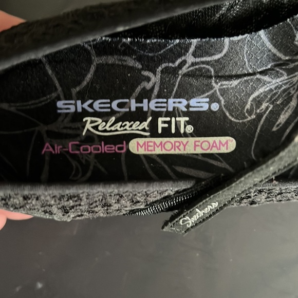Skechers flats with tread - Picture 5 of 6